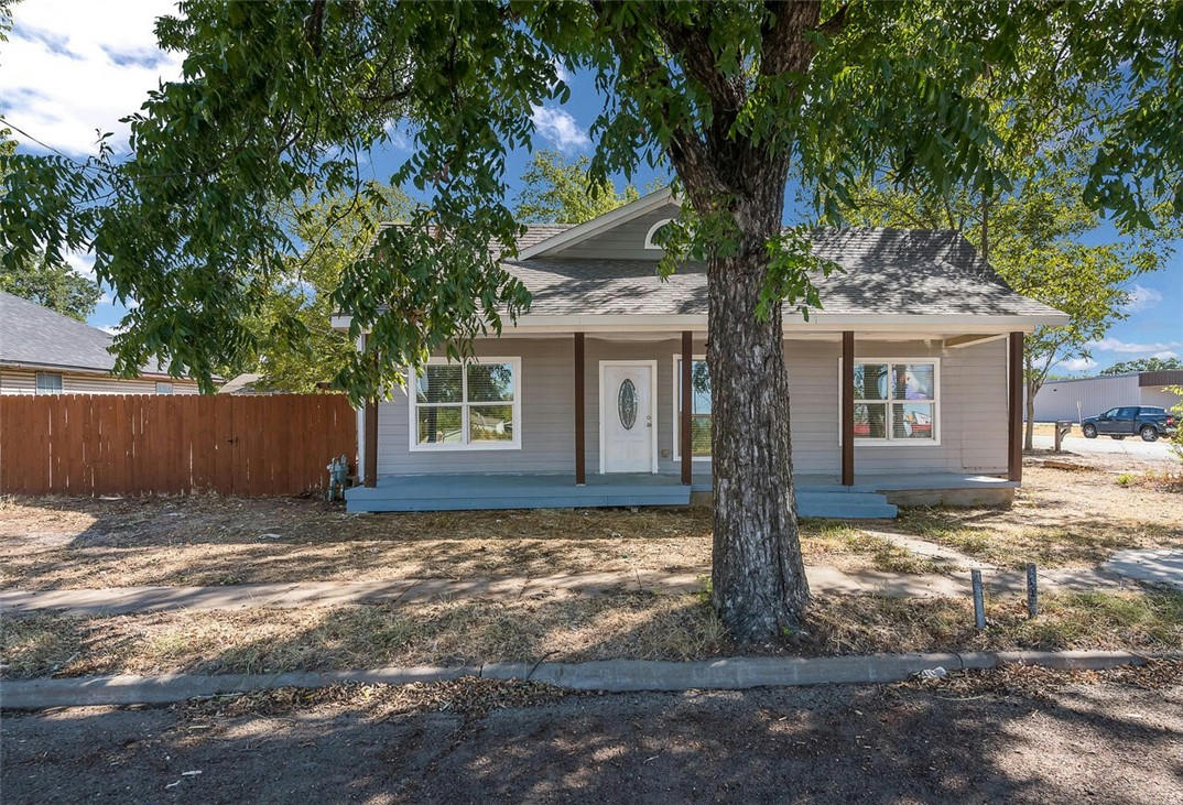 822 S MAIN ST, MCGREGOR, TX 76657, photo 1 of 25