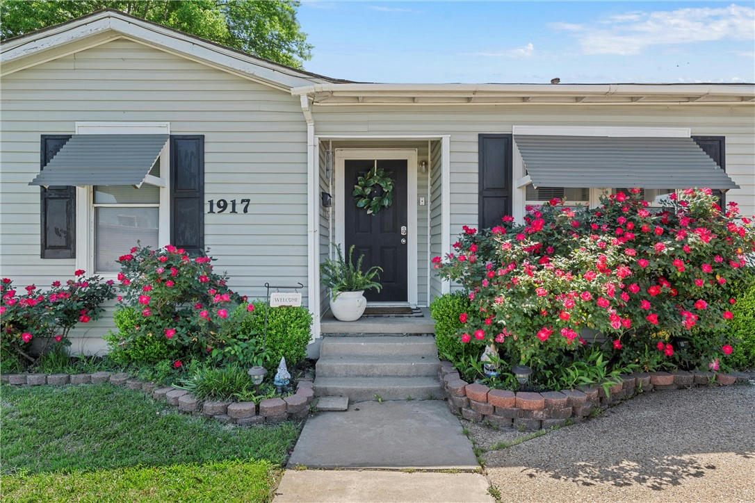 1917 IRVING LEE ST, WACO, TX 76711, photo 1 of 27