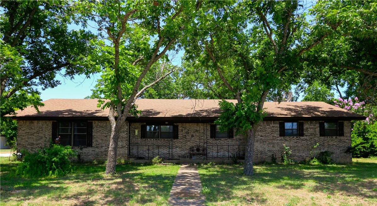 108 W 9TH ST, MCGREGOR, TX 76657, photo 1 of 17